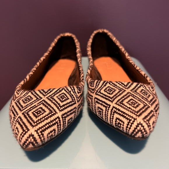 Loft Black & White Geometric Pointed
Toe Flats Sz 7.5 - Picture 3 of 6